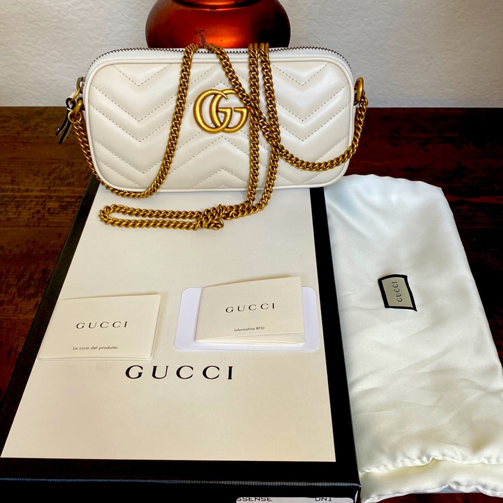 Authentic Gucci shoulder bag (wallet size)